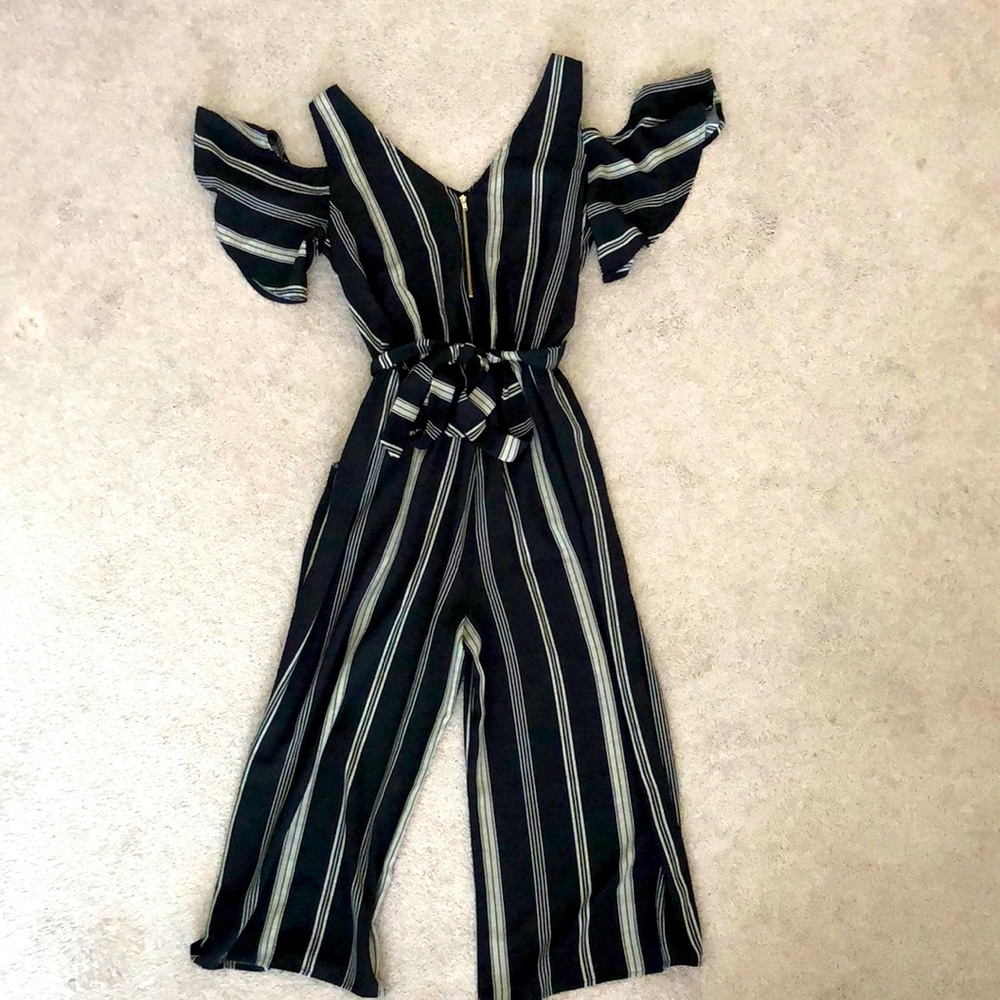 Charming Charlie Jumpsuit Size‎ Small Black and White